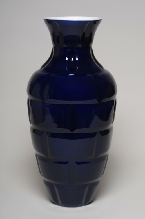 Métro   Vase bleu Naoto Fukasawa Designer©Manufacture Nationale de Sèvres